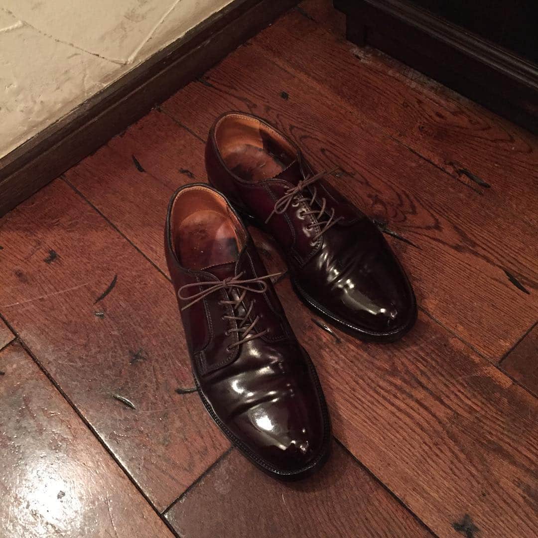 Yuya Hasegawaさんのインスタグラム写真 - (Yuya HasegawaInstagram)「Florsheim /Cordvan フローシャイムのビンテージシューズ、コードバンです。恐らく1970年代の靴なので。40年以上経過してなお革がとても良くまだまだ現役でも活躍できる靴でした。まるでキングカズさんのような靴ですね！  #florsheim #brifth #shoeshine #vintage #靴磨き #フローシャイム #無加工」3月2日 21時28分 - yuya.hasegawa.brift.h