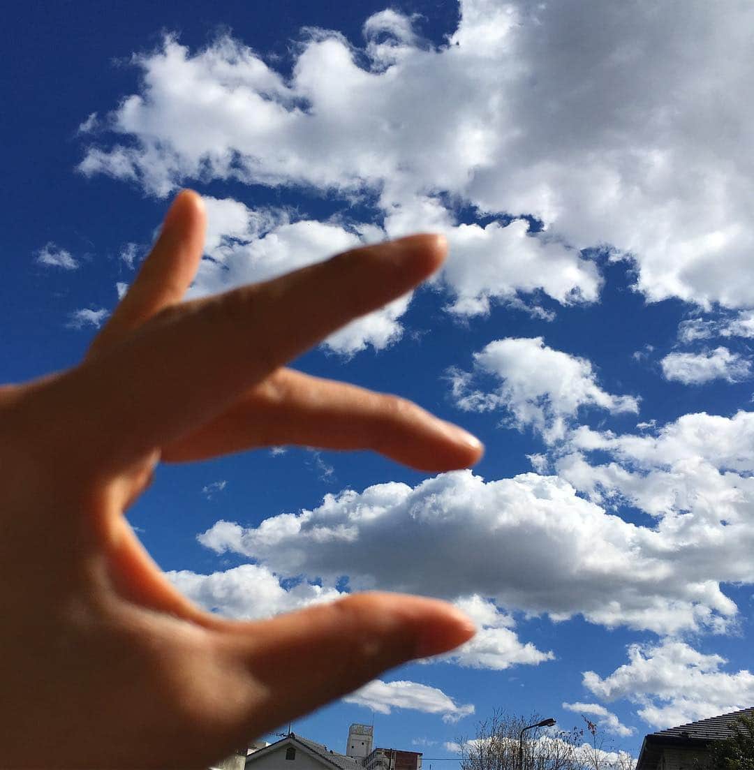 白洲迅さんのインスタグラム写真 - (白洲迅Instagram)「あったけ〜 #小指ぴんっ#花粉もぴんっ#くしゃみぴんっ」3月3日 11時52分 - jin_shirasu_official