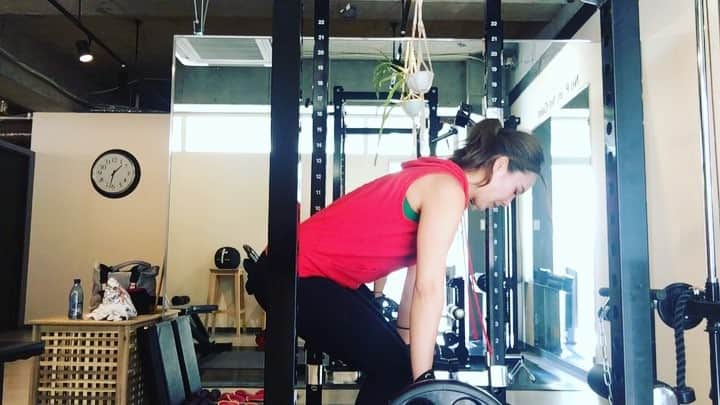 Miwakoのインスタグラム：「パーソナルトレーニング4回目‼︎ 「 #マイナス10キロへの道 」  前回の筋肉痛がまだ残ってたので少し軽めのトレーニング‼️ まだ体重の減りがないのでもうちょっと有酸素運動増やさなきゃな〜…って感じです☹️💦 #workout #パーソナルトレーニング #undeux #産後ダイエット #産後 #産後ママ #ダイエット #トレーニング #bodymake #北堀江 #パーソナルトレーニングジム #diet #筋トレ #ライザップ #産後ケア #産後3ヶ月 #gym #トレーニング #ママモデル #赤ちゃん連れで通えるジム #マイナス10キロへの道 #赤ちゃんがいる生活」
