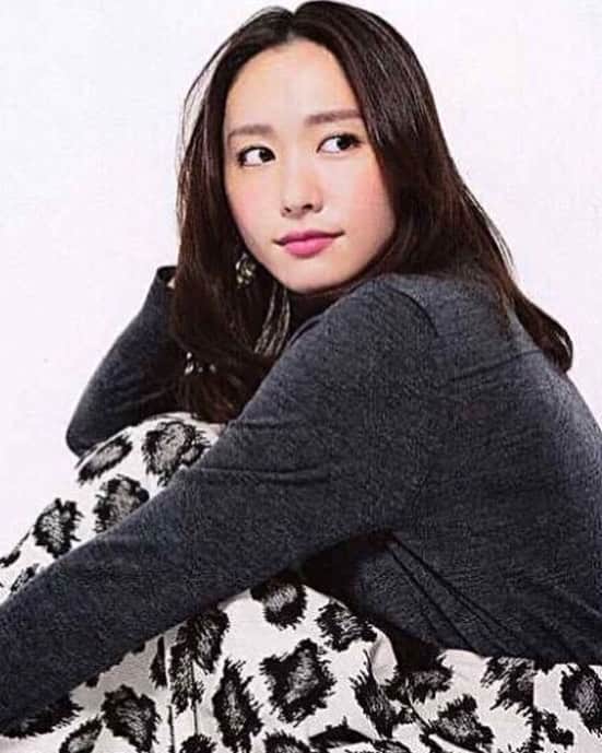 新垣結衣 ファンページのインスタグラム：「' お久しぶりです 東京に行ってました～♡ 今日からまた 通常運転で行くのでよろしくお願いします ' #新垣結衣#ガッキー#yuiaragaki#かわいい#大好き#ヒョウ柄#メイク #cute#love#makeup#귀여워」