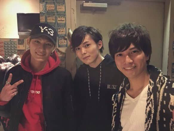 岡田龍太郎さんのインスタグラム写真 - (岡田龍太郎Instagram)「今日は岸洋佑さんのワンマンライブに行ってきました😊 前日にライブが決まったのに会場満員！すごすぎ！ 西川俊介さんにも会えました！楽しかったー！  #岸洋佑 さん#ライブ #ワンマンライブ  #宇宙戦隊キュウレンジャー  #サソリオレンジ #西川俊介 さん #手裏剣戦隊ニンニンジャー #アカニンジャー」3月3日 22時54分 - ryutarookada_official