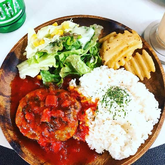 峯宇美七虹（みな氏）さんのインスタグラム写真 - (峯宇美七虹（みな氏）Instagram)「#alohaterrace #alohakitchen  #lunch #🍽 #locomoco  #pancake #🥞」3月4日 15時17分 - _mina37stagram_