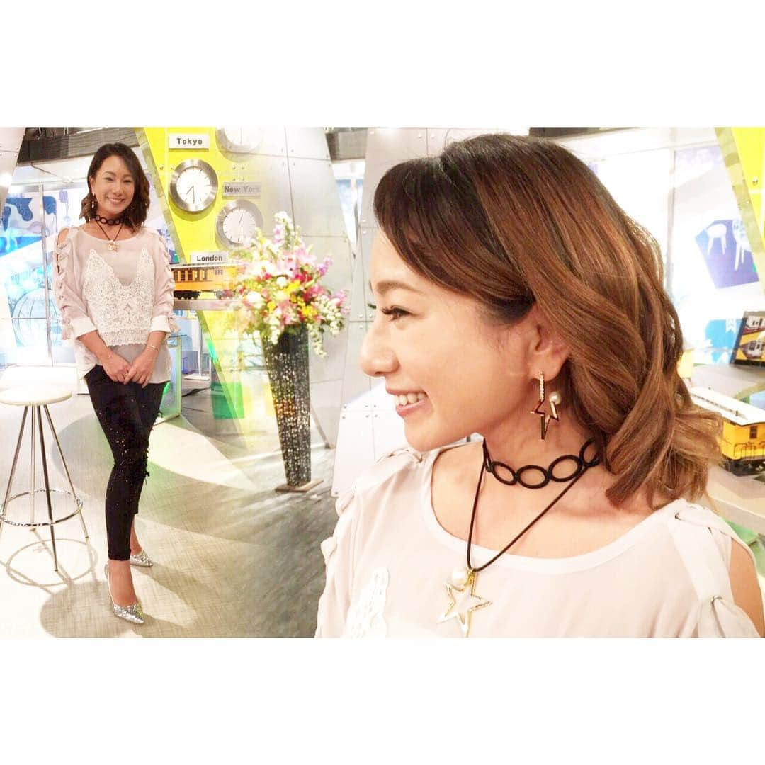 三船美佳さんのインスタグラム写真 - (三船美佳Instagram)「✈️🥗✨ 3/4土)　　#旅サラダ  ブラウス&パンツ #COOLA  ネックレス&ピアス #raffia （#THE STYLIST STORE ）  靴 #R&E  #stylist maeda  #旅サラダスタジオ衣装」3月5日 12時55分 - mikamifune_official