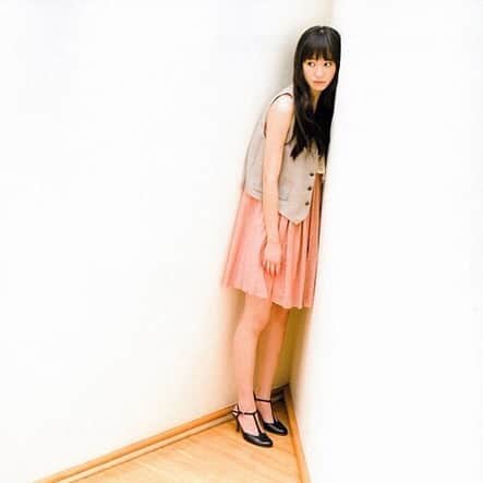 新垣結衣 ファンページのインスタグラム：「' すみっこ新垣さんぱーとつー！ ' #新垣結衣#ガッキー#yuiaragaki#かわいい#かっこいい#大好き#綺麗#ロングヘア #cute#cool#love#beautiful#longhair#귀여워」