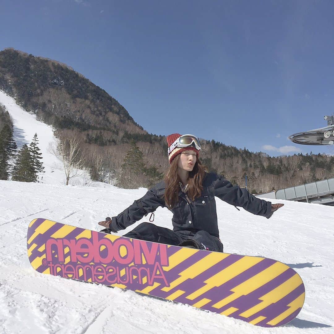 吉田理紗さんのインスタグラム写真 - (吉田理紗Instagram)「今シーズンのスノボ納め(多分)🏂〆💕 雪よありがとう〜〜☃️❄️夏はサーフィンやってみたいな〜🏄‍♀️シーズンスポーツ好き😘 #snowboard #snowboarding #xnix #スノボ #スノボ女子 #スノボウェア #つなぎウェア #スノボ納め」3月5日 19時15分 - yoshirisaa