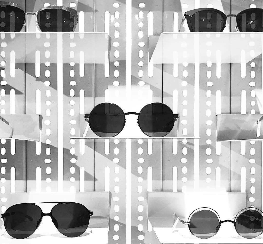 のインスタグラム：「サングラス、視力が悪いので度入りにする。  #MYKITA」
