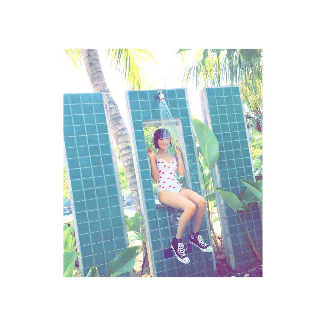 のインスタグラム：「あったかいところに行きたーい🌻🍺🌴👒👙 寒いのばいばいしたいな(*´-`) 海の中に入るの苦手だけど(´･ω･`) 友達と海とか川に行っても水着にならない人です。 水着が恥ずかしいのもあるけど。笑 あと、スキューバダイビングに興味津々🙍  んー、、今年はついに渡辺さん夏を楽しんじゃおうかな」