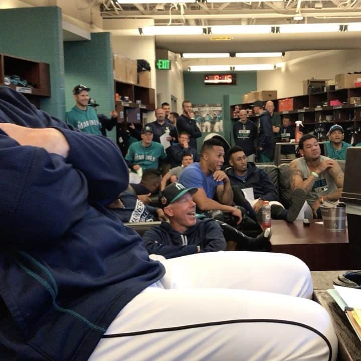 レオニス・マーティンのインスタグラム：「I want to thanks to all of my teammates,coaches staff and Seattle Mariners organization for this beautiful birthday gift, one of the best moment in baseball of my entire career. I won't never forget this. Thank you  @mariners  #thefamily #treutheblue」