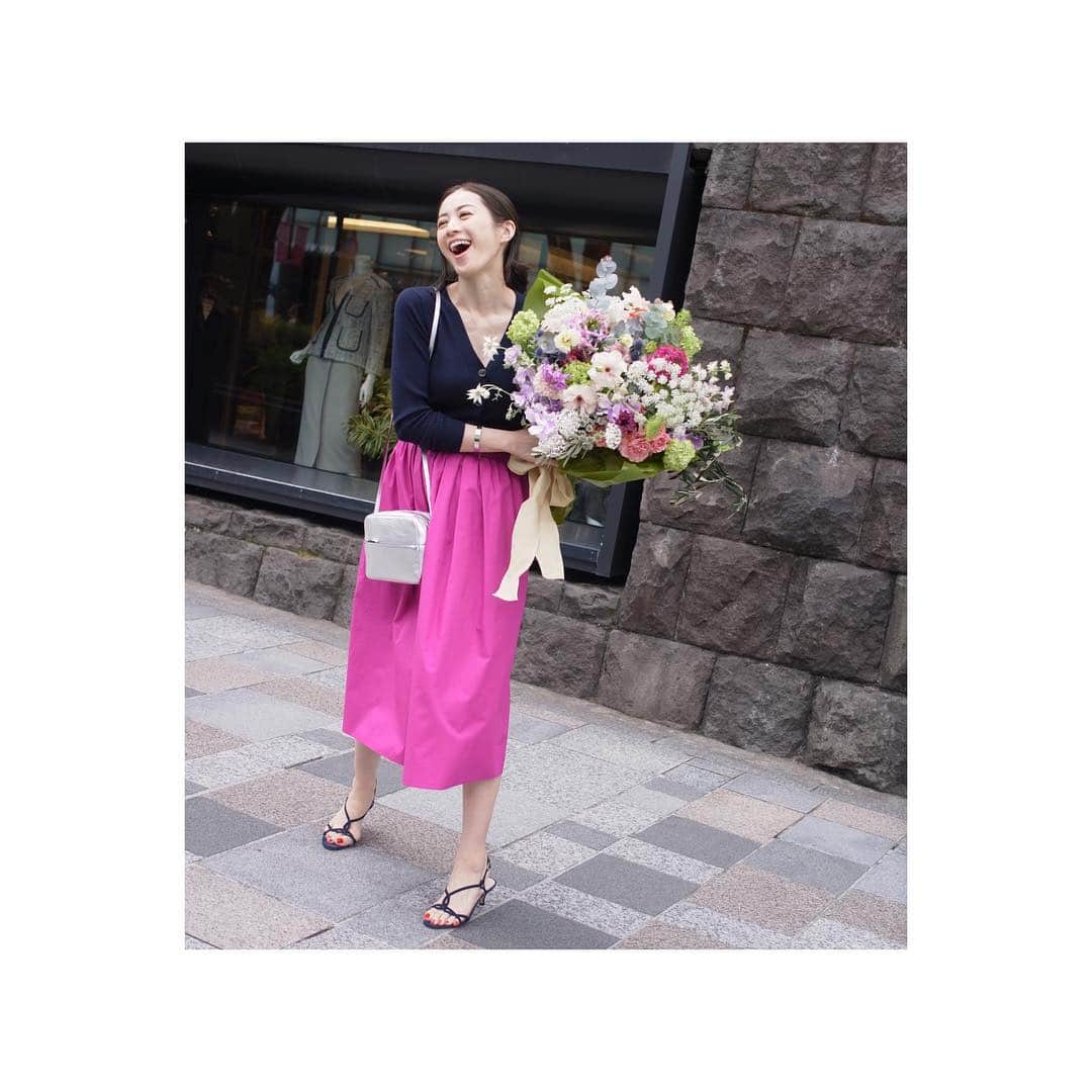 高垣麗子さんのインスタグラム写真 - (高垣麗子Instagram)「💙 撮影で使った この立派なブーケ。 いただいちゃった〜〜〜〜◡̈︎ ・ #Marisol #Flower #happy」3月7日 13時20分 - reikotakagaki