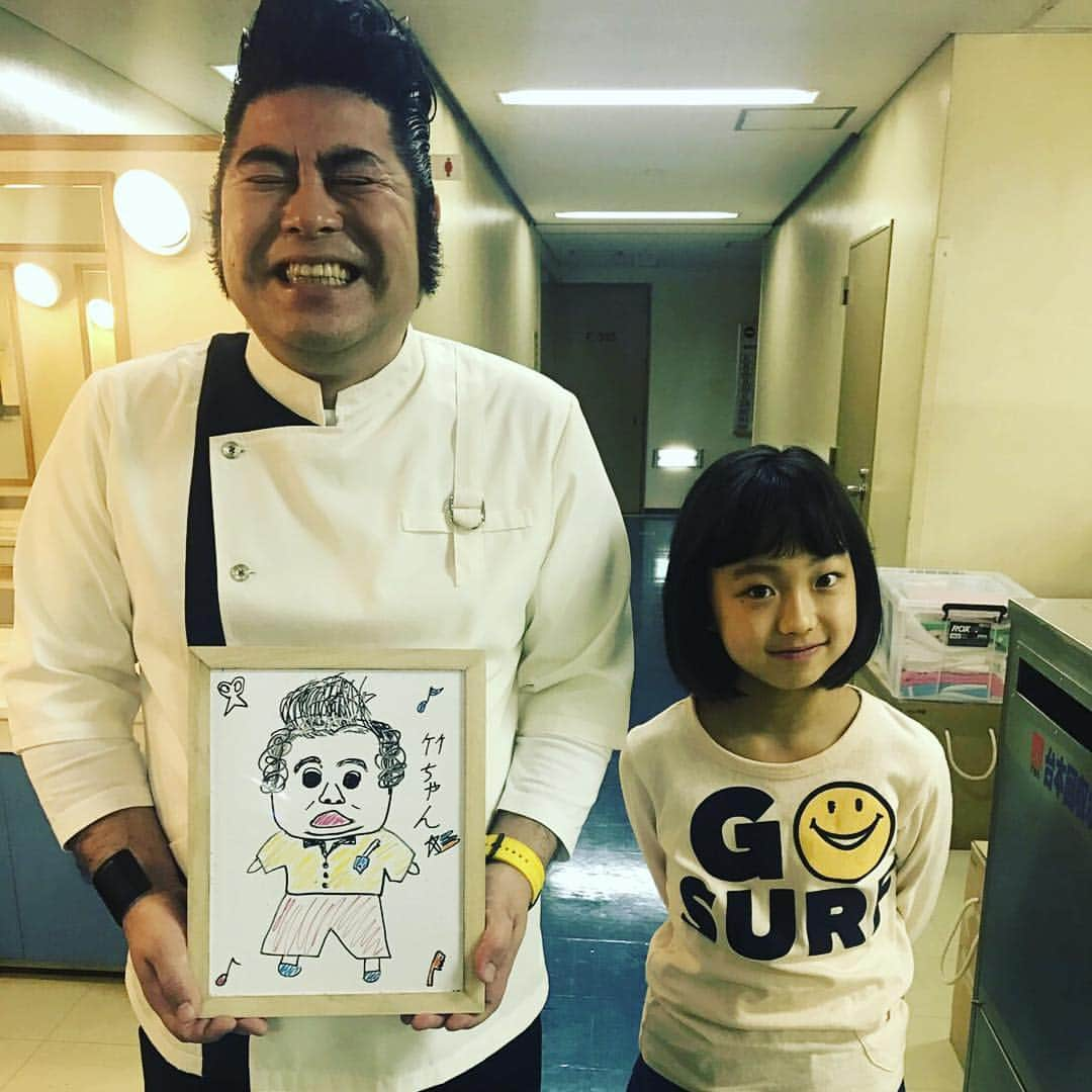 下剋上受験さんのインスタグラム写真 - (下剋上受験Instagram)「佳織画伯シリーズPart2👏 竹ちゃんですっ！ #よく描けました💯 #竹ちゃん嬉しそう #素敵✨ #下剋上受験 #下剋上 #受験 #TBS #金曜22時 #通称金ドラ #阿部サダヲ #深田恭子 #山田美紅羽 #若旦那 #皆川猿時 #岡田浩暉 #川村陽介 #小芝風花 #要潤#風間俊介 #小林薫」3月7日 19時58分 - gekokujo_tbs