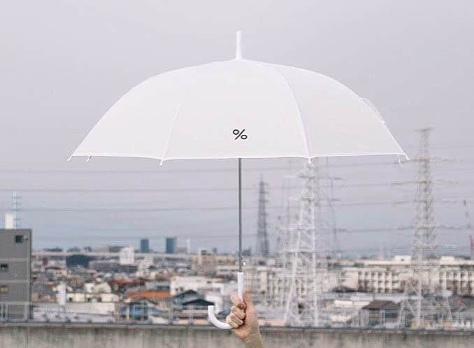 山口淳一さんのインスタグラム写真 - (山口淳一Instagram)「〝% Umbrella〟 急な雨で傘が必要になったお客様のために、アラビカの店舗で% Umbrellaの販売を開始します。 雨の日はもちろん、雨以外の日でも販売しておりますので、スタッフまでお声掛けください！ 価格は600円と大変お求めやすくなっておりますので、% Umbrellaを持って雨の日も京都観光を楽しみましょう！ - #arabica #arabicakyoto #arabicakyotoarashiyama #arabicakyotofujiidaimaru #arashiyama #fujidaimaru #coffee #espresso #latte #latteart #baguette #umbrella #日本 #京都 #アラビカ #アラビカ京都 #アラビカ京都嵐山 #アラビカ京都藤井大丸 #コーヒー #ロースター #エスプレッソ #ラテ #ラテアート #バゲット #アンブレラ #傘」3月8日 8時50分 - junichi_yamaguchi