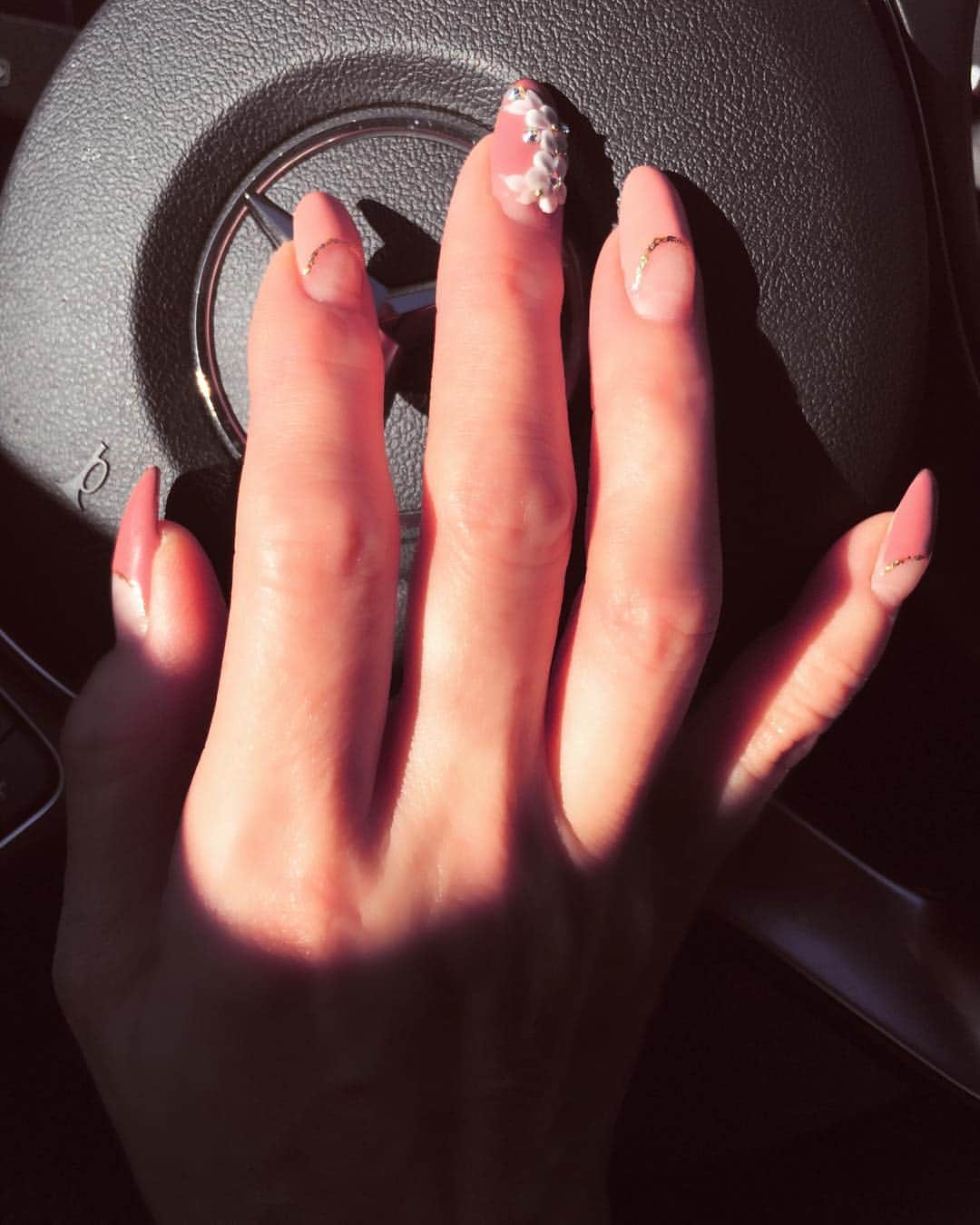 武田久美子さんのインスタグラム写真 - (武田久美子Instagram)「#kumikotakeda #mercedes #nails」3月8日 12時48分 - kumikotakedaofficial
