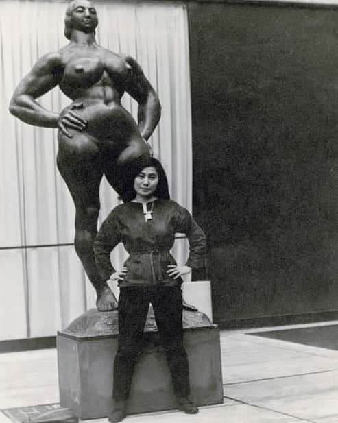 オノ・ヨーコのインスタグラム：「MoMA, 1960. I'm still this young woman today #internationalwomensday」