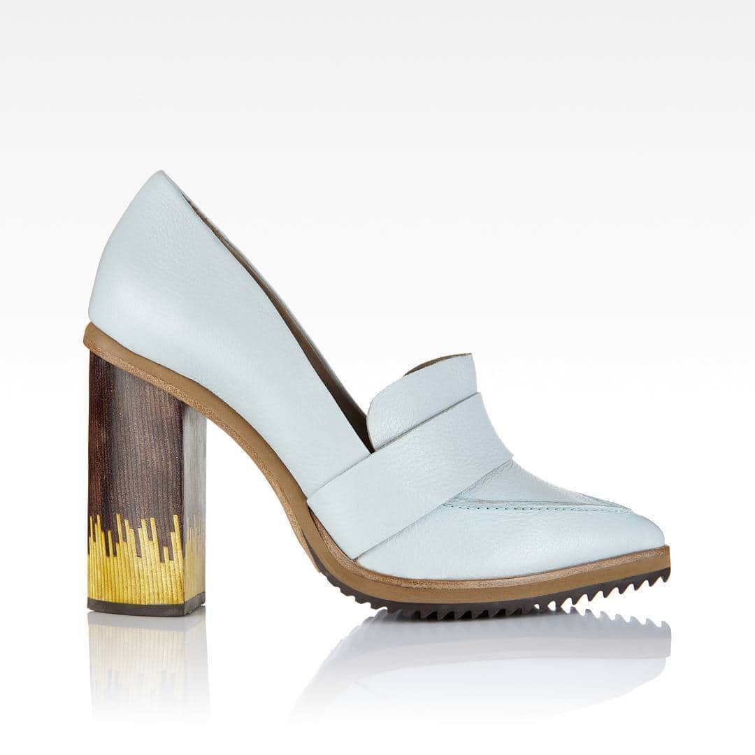 フィンスクのインスタグラム：「FINSK loafer heels with dip stacked leather heel detail #FINSKshoes #architectural #minimalliving」