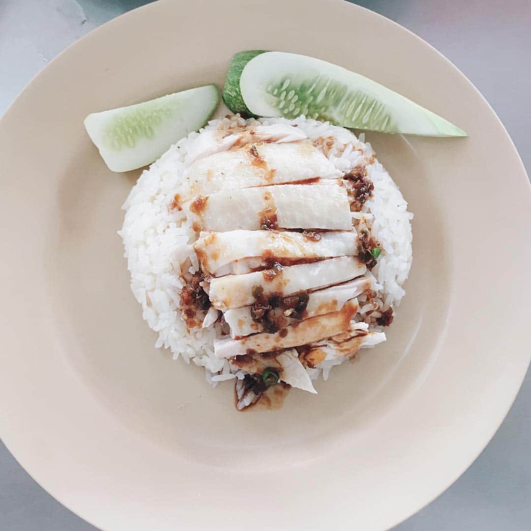 張楚珊さんのインスタグラム写真 - (張楚珊Instagram)「厲害的海南雞飯，40$！😍 #Thailand #Bangkok #海南雞飯#泰3日記 #阿3美食時間」3月8日 20時55分 - iam33___