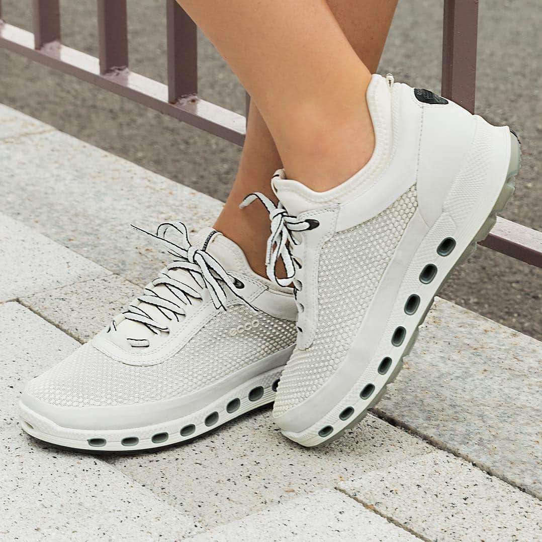 エコーさんのインスタグラム写真 - (エコーInstagram)「Cool in every detail #eccoshoes #ecco #cool #sneakers #whitesneakers #shoes #goretex #waterproof #whiteshoes」3月8日 22時25分 - ecco