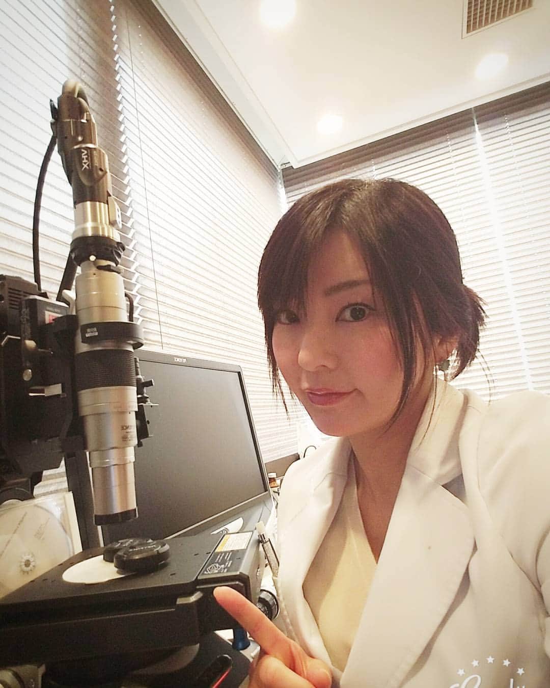 のインスタグラム：「３D顕微鏡と私。」