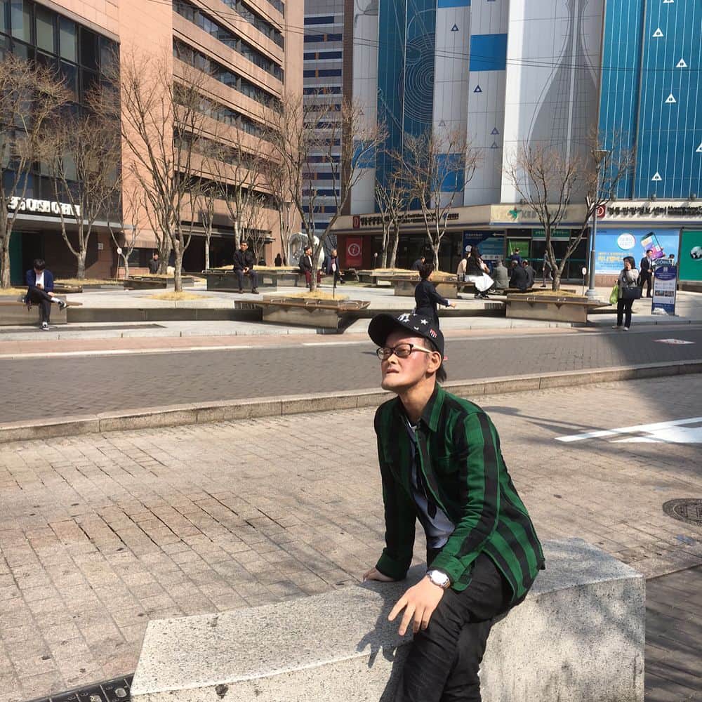 のインスタグラム：「さよなら、韓国。 お客様ありがとう。 スタッフさんありがとう。 通訳のコウさんありがとう。 ガイドの皆さんありがとう。 韓国の劇場の皆さんありがとう。 韓国の芸人さんありがとう。 韓国の街並みありがとう。  ありがとう。 堀やん。」