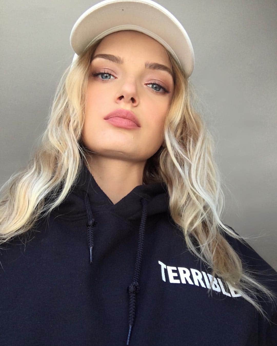 リリー・ドナルドソンのインスタグラム：「Terrible 👼🏼」