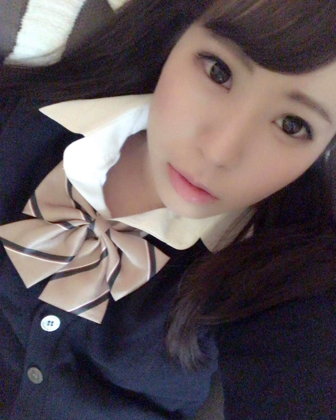 真島かおるのインスタグラム：「安定の制服♡笑」
