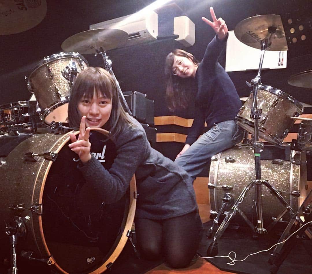 岡本奈穂子のインスタグラム：「愛子ちゃんとツインドラムのリハーサル♪  3/15,16 GOATBED@銀座ヤマハホール http://goatbed.jp/sp/index.html」