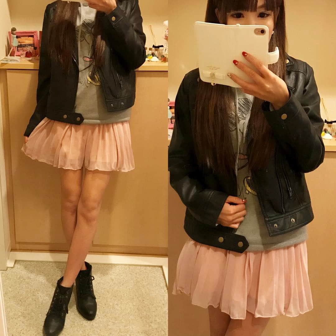 のインスタグラム：「ライダースの季節ですね💖💖💖 * * 暖かくなってくると着たくなる😍😝🙃💕* * * #ファッション  #ファッションコーデ  #今日のコーデ  #コーデ  #コーディネート  #ライダースジャケット  #ライダース  #ライダースコーデ  #スカートコーデ  #女子  #codenate  #happy #instagood #instalike #instadaily #love  #japanese #me  #girl  #like #l4l #like4like #followme #follow」