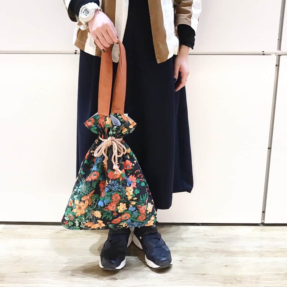 オーバーライドのグルメインスタ