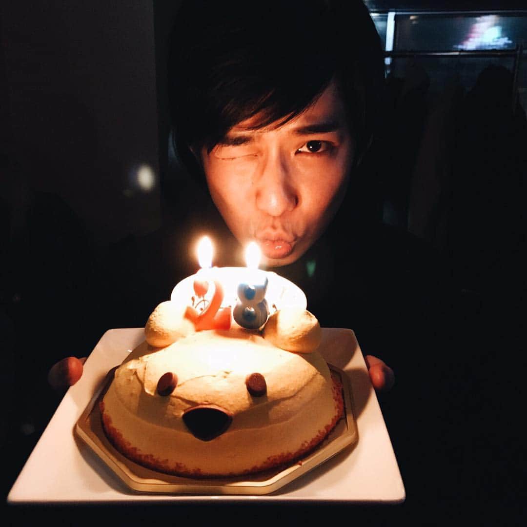 千葉雄大のインスタグラム：「28歳になりました。やっとこさチバスタグラムのはじまりです。インスタ童貞なのでお手柔らかに。」