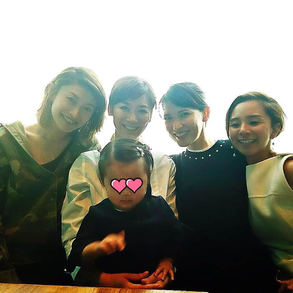 さがゆりこのインスタグラム：「久しぶりの定例会。笑 娘はいい子に昼寝(^^) 美味しい御飯と美人な友だち。 @aratatomori @yu_yamada_ @canako_franceluxe」