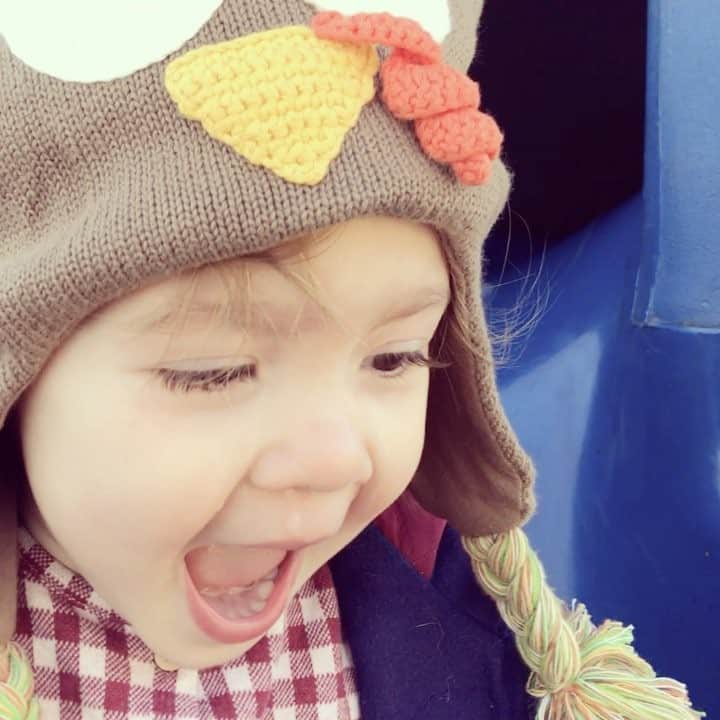 コリン・マクマヌスのインスタグラム：「Slides, swings, and turkey hats. 👌🏻」