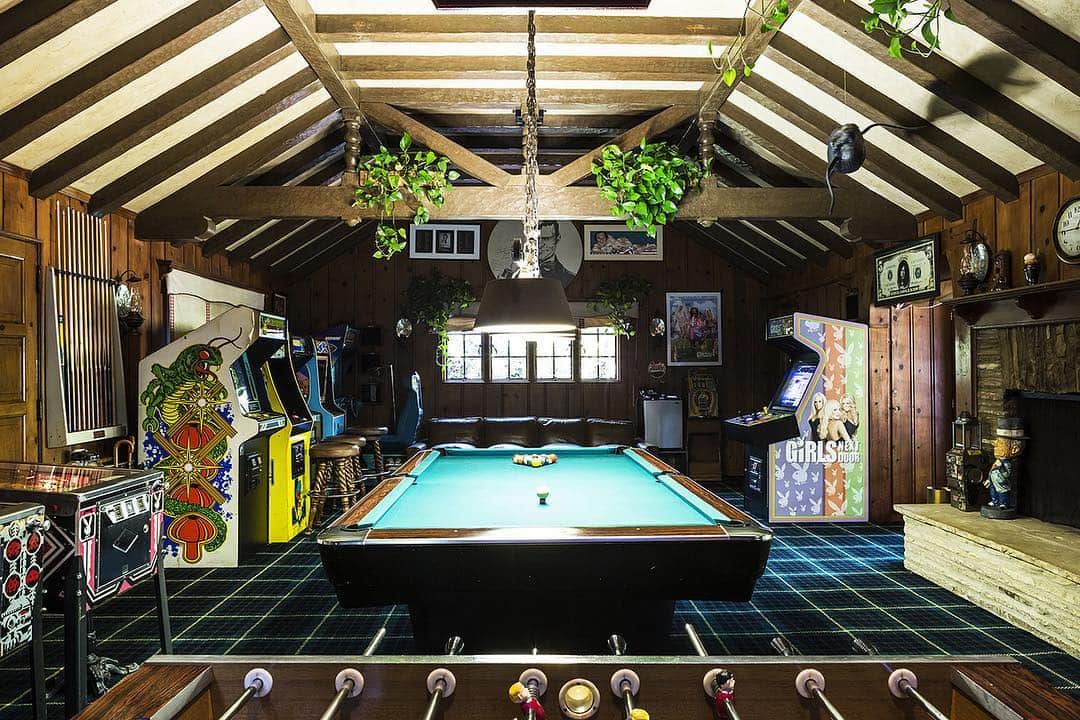 Wall Street Journalさんのインスタグラム写真 - (Wall Street JournalInstagram)「Inside the game room of the Playboy Mansion. Tight housing markets, mega-sized maintenance bills and the whims of the wealthy lead to more sellers setting up rent-back agreements, including Daren Metropoulos, the 33-year-old co-owner of Hostess Brands, who bought the Playboy Mansion in Los Angeles for $100 million in June. The deal will allow Playboy founder and former homeowner Hugh Hefner, 90, to remain as a lifetime tenant at a rate of $1 million a year. Photo by @lisacorsonphoto for @wsjrealestate  See more at the link in our profile.⠀」3月10日 4時30分 - wsj