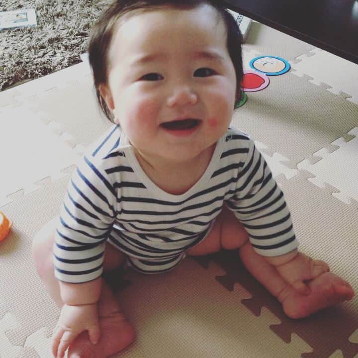kchan0722のインスタグラム：「* ムチムチカンタ〜♡ 4年前のが、facebookであがってきた☺️ 7ヶ月の頃だよ？笑 10キロ超えだよ？笑 美ボディやわ〜🙊💕💕← 掃除機好きは、カンタもソウタもおんなじ〜😂 コードレスの掃除機が欲しいです😶← * さっ、無印行ってこよー♩♩ #良品週間はっじまっるよー」