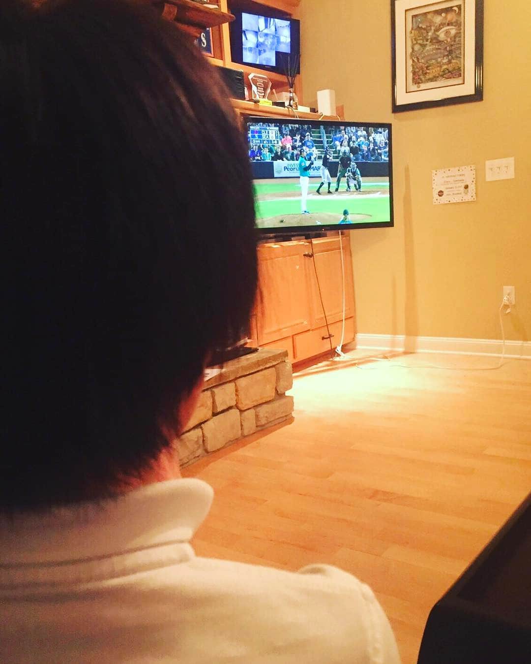 岩隈久志さんのインスタグラム写真 - (岩隈久志Instagram)「My son was seriously watching my game last night as the best ambassador of the Iwakuma family!! 昨日のオープン戦の試合中、長女はまだ授業中で次女はこども部屋で遊びに夢中だった為、お姉ちゃんと妹の分も息子が姿勢を正して真剣に応援していたみたいです(*^^*) #ambassador #springtraining  #オープン戦 #キッズ」3月10日 13時12分 - hisashiiwakuma_21