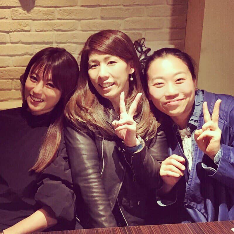 深田恭子のインスタグラム：「先日の女子会🍺💕 なんと吉田沙保里ちゃんといとうあさこちゃんと🍎さおりちゃんは凄く乙女ちゃんで可愛くて、あさこちゃんは沢山気配りしてくださったり本当に素敵な方⭐️もう次に会う約束もしたんだ🌸 #吉田沙保里 さん #いとうあさこ さん #kyokofukada」