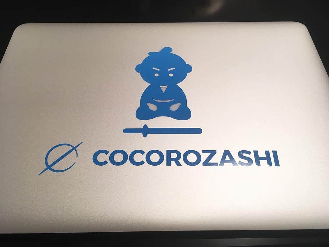 久野 創のインスタグラム：「Macをココロザシ仕様に^ ^  #東京 #恵比寿 #株式会社COCOROZASHI #ししまる #tokyo #ebisu #cocorozashiinc #shishimaru #macbookair」