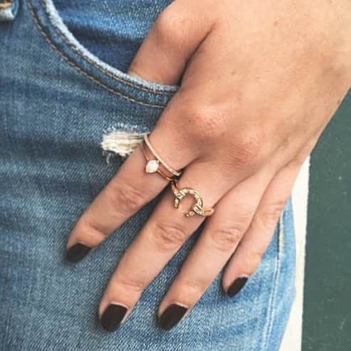 レンのインスタグラム：「Stack it up - Wren horseshoe and moonstone rings available at @theiconery - link in bio to get yours 😻」