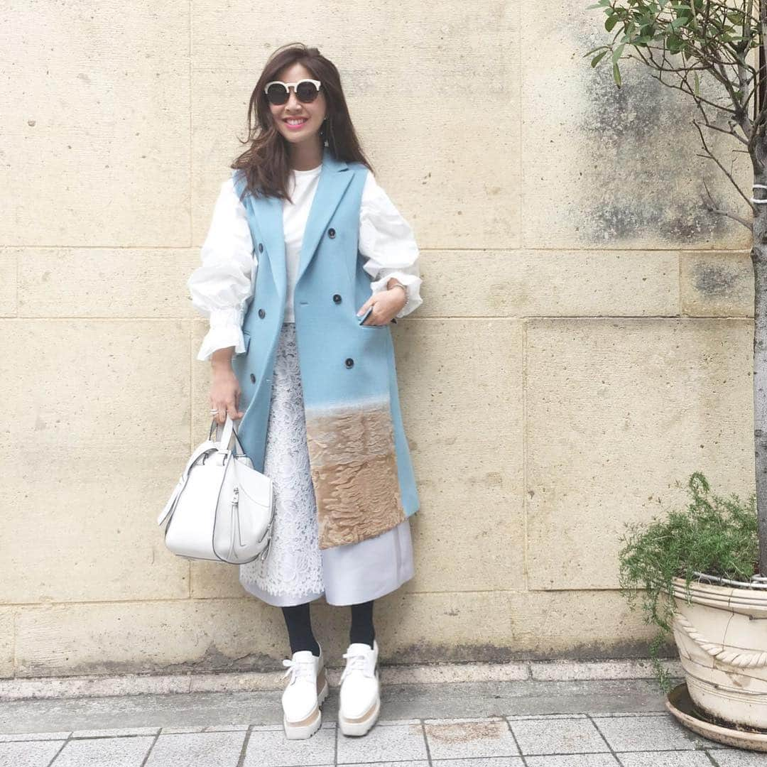 小川淳子さんのインスタグラム写真 - (小川淳子Instagram)「#outfit  春らしく Whiteを中心に ♡  シャツ @zara  パンツ @chestynews  ベスト @msgm_official  靴 @stellamccartney  バック  @loewe  #ootd #coodinate #spring #mama #mamafasion #fashion #fashionblog」3月11日 15時49分 - junkoogawa1225