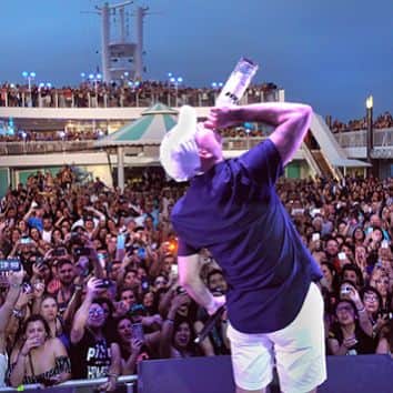 ピットブルのインスタグラム：「Freedom #PitbullCruise #Dale」