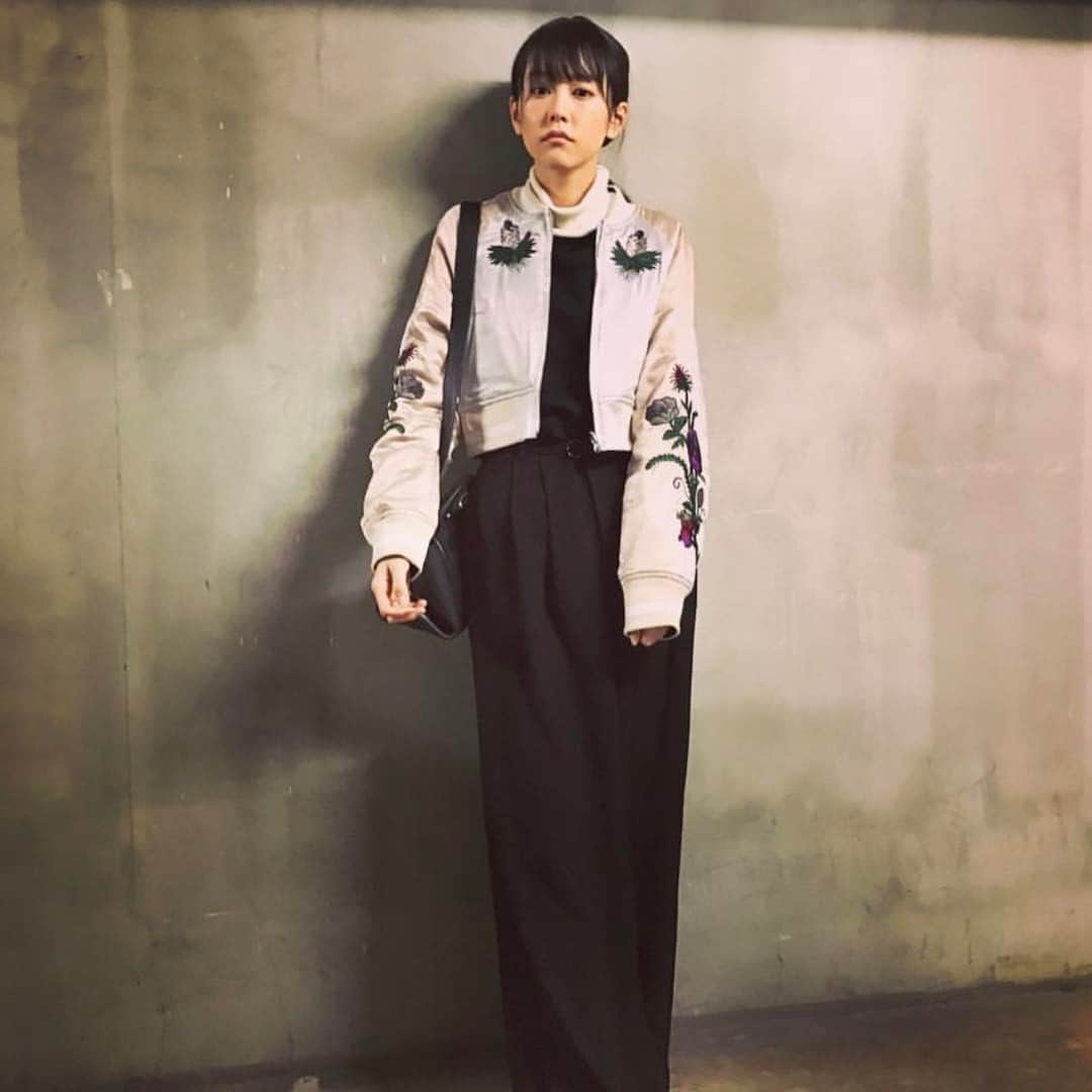 CAT COPYのインスタグラム：「#repost from @mirei_kiritani_  wearing botanical souvenir jacket #catcopy  #桐谷美玲 #votanical #souvenirjacket #スカジャン」