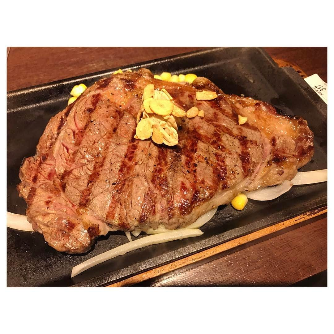 河野穂乃花のインスタグラム：「昼はステーキ🍖✨ #いきなりステーキ#デビュー#リブロースステーキ#300g#😋」