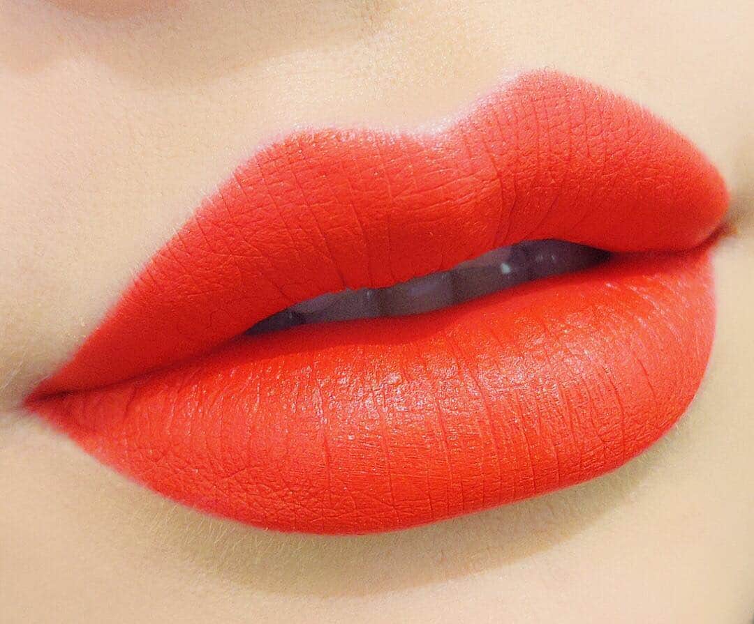 メイクアップアートコスメティックスさんのインスタグラム写真 - (メイクアップアートコスメティックスInstagram)「Red lips slay 💋 Go to the link in our bio to shop now: Lipstick in Lady Danger applied with 318 Brush for a beautiful, buffed lip. #Regram from MAC Artist Queenie in Pacific Asia 🇨🇳#MACShop #MACArtistChallenge #Weibo #MyArtistCommunityChina #IamLadyDanger #RedLips #LOTD」3月13日 0時22分 - maccosmetics