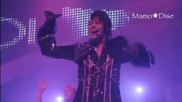 宮野真守のインスタグラム：「たーーっくさん可愛い誕生日メッセージをいただきましたので、すごくすごく嬉しかったです！みんな本当にありがとうございました😊💕 ではでは、今日の動画見てみましょう！「MIXING!」 ライブツアーのお陰で、みんな 「DISCOTIQUE09」 好きになったみたいので、今日は2012年の 「FIGHTING!」 ライブの 「DISCOTIQUE09」 パフォーマンスを載せたいと思います 💖 日本のファンの方がこれ知っていると思うんですが、この曲はもう7年経ちましたよね 🤔 私もこの曲大好きなので、「MIXING!」 で歌ってくれて感動しちゃいました！マモちゃんありがとうー😭💘 P.S. 明日から 「MIXING!」 の続きを載せますね！リクエストがあれば是非 🤗 --- For all of your lovely birthday wishes through comments/messages/LINE, thank you so much! They really made my birthday 10x better hehe ☺️💞 From tomorrow onwards I'll be posting more 「MIXING!」 clips that I've not posted yet, but today I felt like showing you girls this instead! ✨More and more people have started asking me about 「DISCOTIQUE09」 ever since Mamo performed it during 「MIXING!」 so I'll answer some of your questions today 🎶 First of all - I can't find it online so is it a new song? 🤔 Hehe on the contrary it's actually an old song (released in 2010) so that might be why you can't find it easily online, because most Mamo fans don't even know about it 😅 Secondly, has Mamo ever performed this song live before? 🤔 Yes! He has performed it twice, once during his 「STANDING!」 live tour in 2011 and once during his 「FIGHTING!」 live tour in 2012 (which is this one that I've posted) 😊💕 On top of the ever-so-famous 「BODY ROCK」 that I'm always raving about hahaha this is another one of Mamo's older songs that I always recommend to my followers so give it a listen if you haven't already~ 💖 --- #宮野真守 #miyanomamoru #mamorumiyano #声優 #seiyuu」