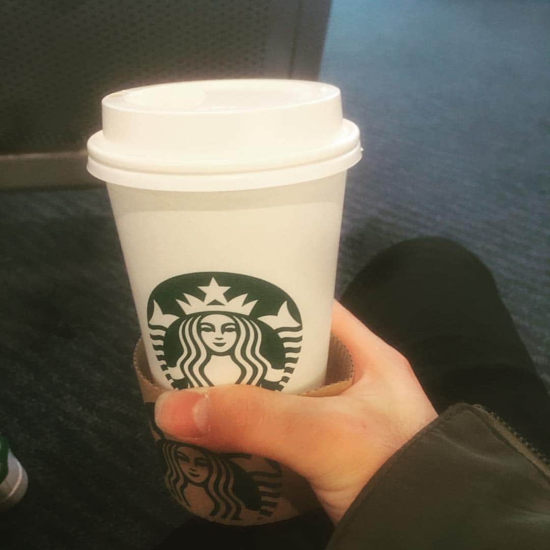 山本智大のインスタグラム：「スタバさいこーう！！！！ 北海道帰省中〜 一週間リフレッシュしてまた頑張ります」
