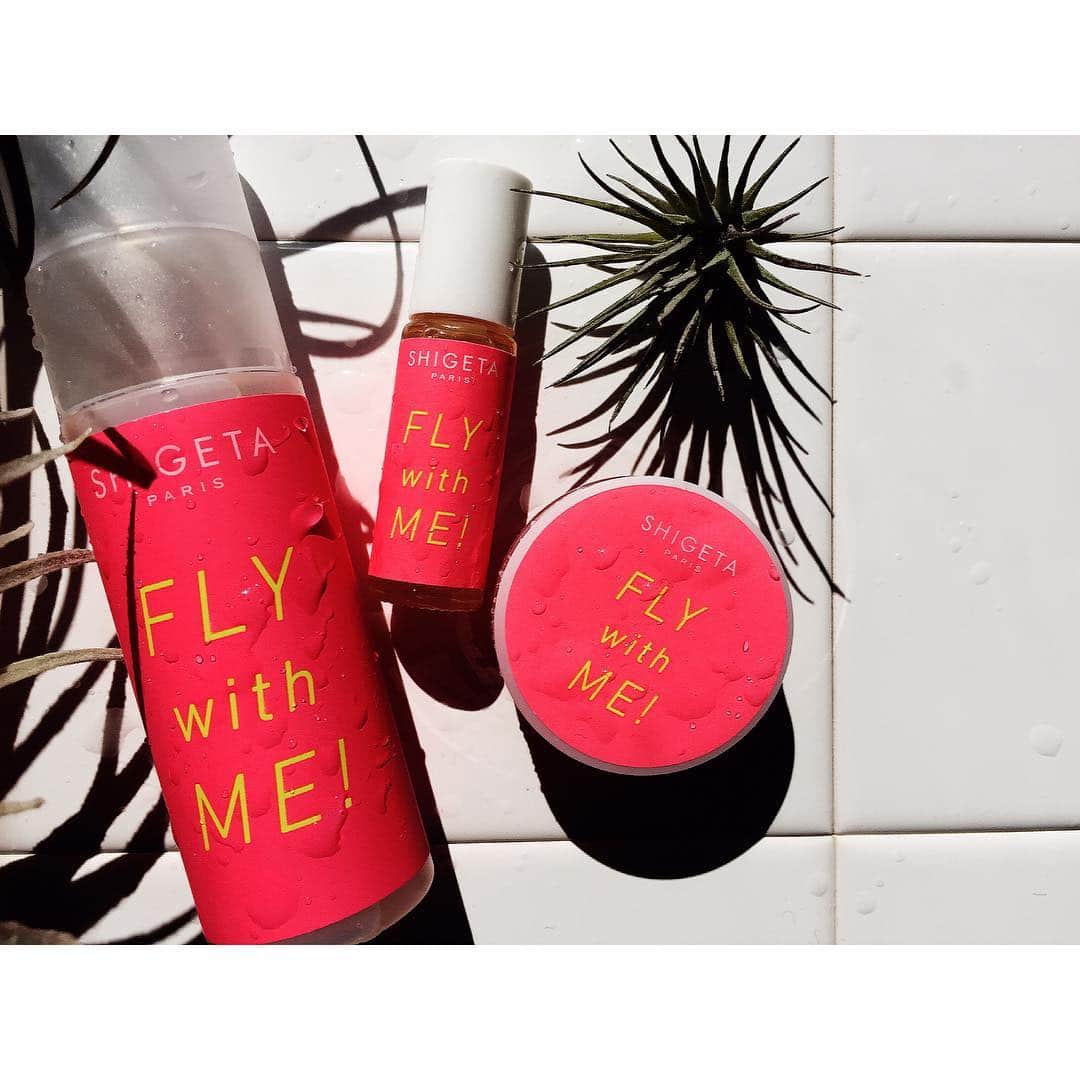 小田切ヒロさんのインスタグラム写真 - (小田切ヒロInstagram)「「FLY with ME」 ・ 大好きなshigetaとソフィアコッポラのコラボトラベルキット♡ ・ 左・引き締め効果を持つ#ローズウォーター  の「リフレッシュスプレー」 ・ 中・リラックス＆リフレッシュ効果をもたらすロールオンタイプの「リラックス オイル」 ・ 右・高い保湿力の「ジューシーバーム」 ・ 旅の楽しみをサポートしてくれる癒しな香りにうっとり♡ ・ 好き。 ・ #love#スキンケア#旅のお供」3月13日 21時57分 - hiro.odagiri