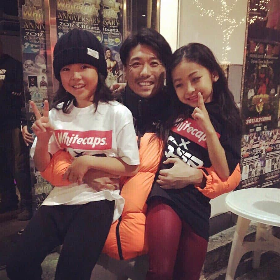 金子賢さんのインスタグラム写真 - (金子賢Instagram)「チビ達と居るとおじさん笑顔になる☺️☺️😊😊 #smile #ニコニコ」3月13日 22時57分 - kenken1019