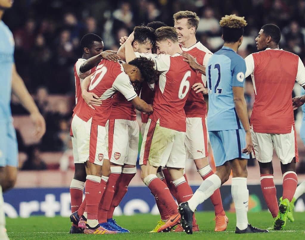カール・ジェンキンソンのインスタグラム：「Great game this evening at the Emirates. Thanks to the fans who came! Nice to nick a goal at the death too! 🙃⚽️ #AFC 🔴⚪️」
