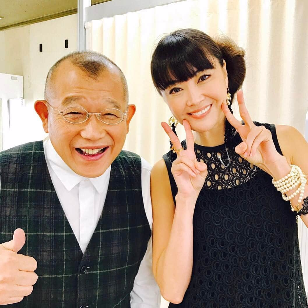 観月ありささんのインスタグラム写真 - (観月ありさInstagram)「大好きな鶴瓶さんと！！！ 「鶴瓶の家族に乾杯」 放送予定  4月10日(月) 19:30〜20:43 再放送 4月14日(金) 00:10〜01:23 旅先 愛媛県 上島町 #笑福亭鶴瓶 さん#観月ありさ#nhk#家族に乾杯 #愛媛#上島町#かなり面白い です#是非ご覧下さい」3月14日 17時33分 - alisa_mizuki