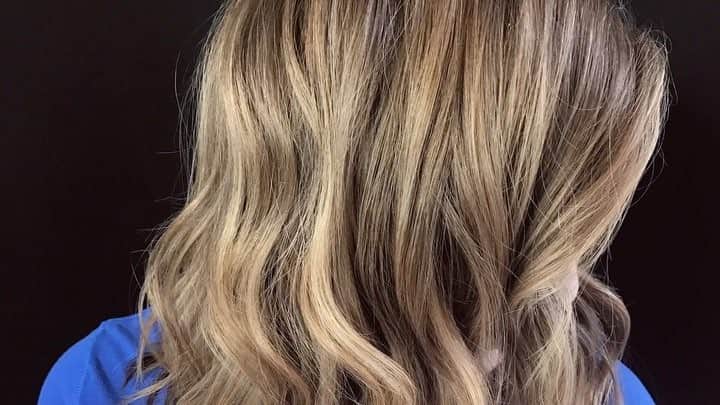 東京ビューティークリニック【公式】のインスタグラム：「Katelyn, painting hair 🖌@katelynwebbhair」