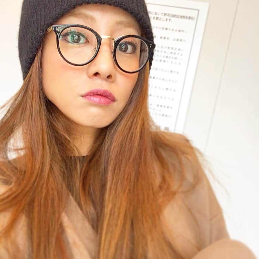 あびる優さんのインスタグラム写真 - (あびる優Instagram)「お腹空いたなぁ🙊💦 ニット帽をかぶってみた🦁✨ #selfie#makeup#メイク#メイクアップ#お腹すいたよ#彼待ち」3月15日 19時35分 - yuabiru74