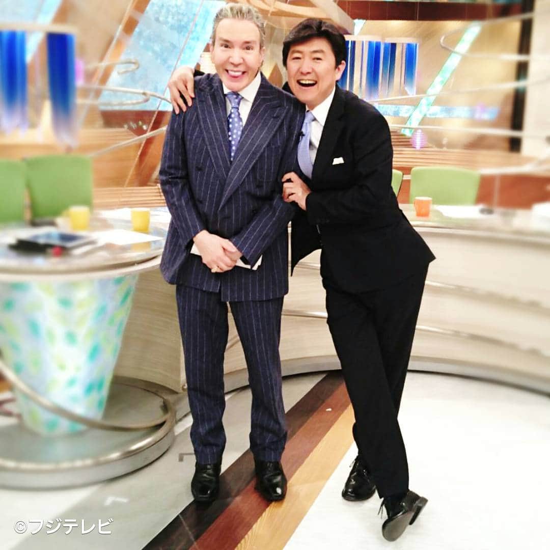 フジテレビ「とくダネ！」のインスタグラム：「今日はデーブさんと笠井さんの2ショット♪ 二人の雰囲気が良く伝わるカットだと思うのですが、いかがでしょう？(^^) #デーブスペクター #笠井信輔 #どんなセリフが合うでしょう #とくダネ大喜利 #とくダネコーデ #ファッション #コーディネート #今日のコーデ #コーデ #大喜利 #2017 #3月15日 #水曜日 #とくダネ #tokudane #フジテレビ #fujitv 170315」